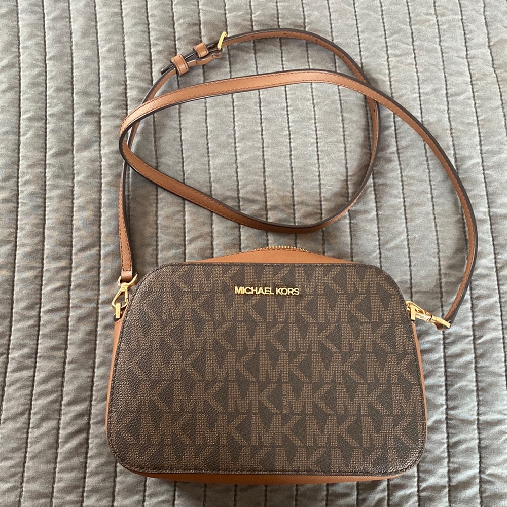 Micheal Kors crossbody bag